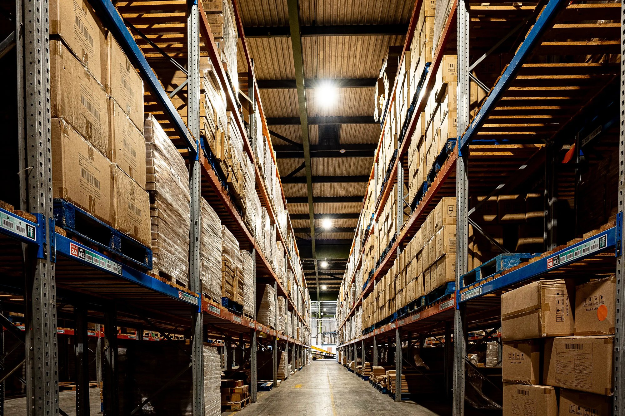 gnoc-3PL-warehouse-aisle